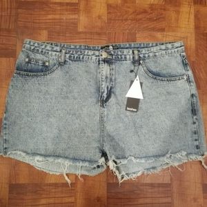*BUY 2 GET 1 FREE* NWT Boohoo Shorts